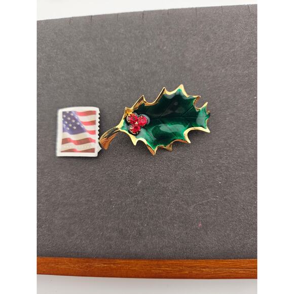 Enamel Painted Gold Tone Holly Brooch Pin Holiday Party Christmas Festive - Picture 3 of 4